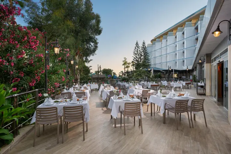 Restoran &amp; Bar / Grand Kaptan Otel