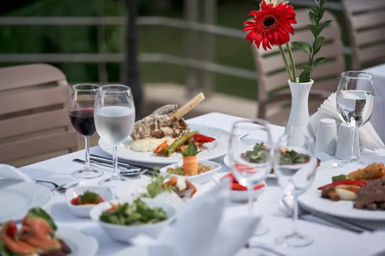 Restoran &amp; Bar / Grand Kaptan Otel